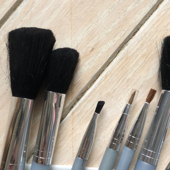 NWOT new 12 make up brushes & bag - Picture 2 of 8